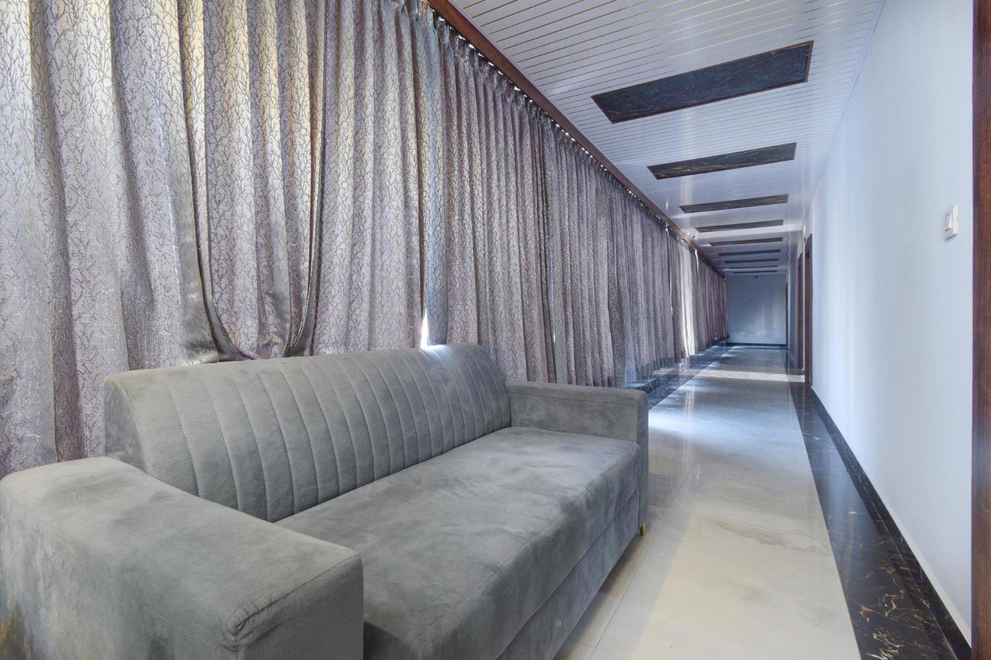 Fabhotel Srs Grand - Nr Mahindra University, Gandi Maisamma Hotel 3*